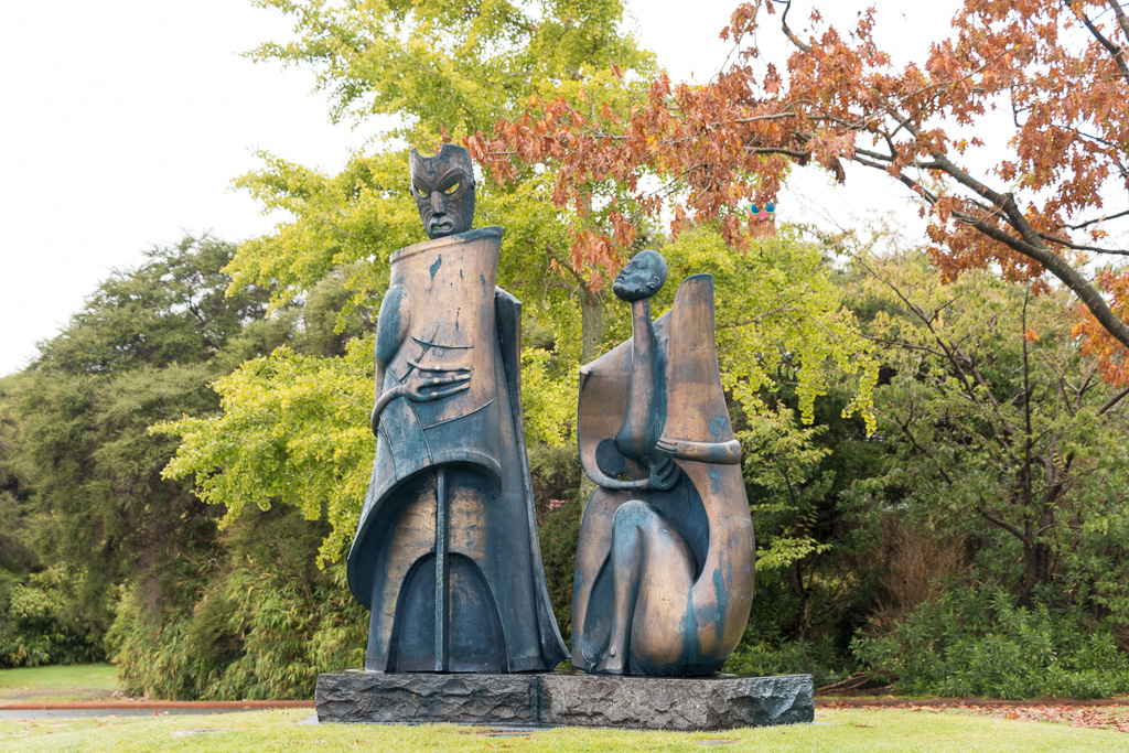 These magnificent bronze sculptures by Rotorua artist Lyonel Grant were completed in 2001, and stand in Government Gardens. The two figures, one male, one female, were inspired by the mixing of Maori and European cultures in Rotorua.