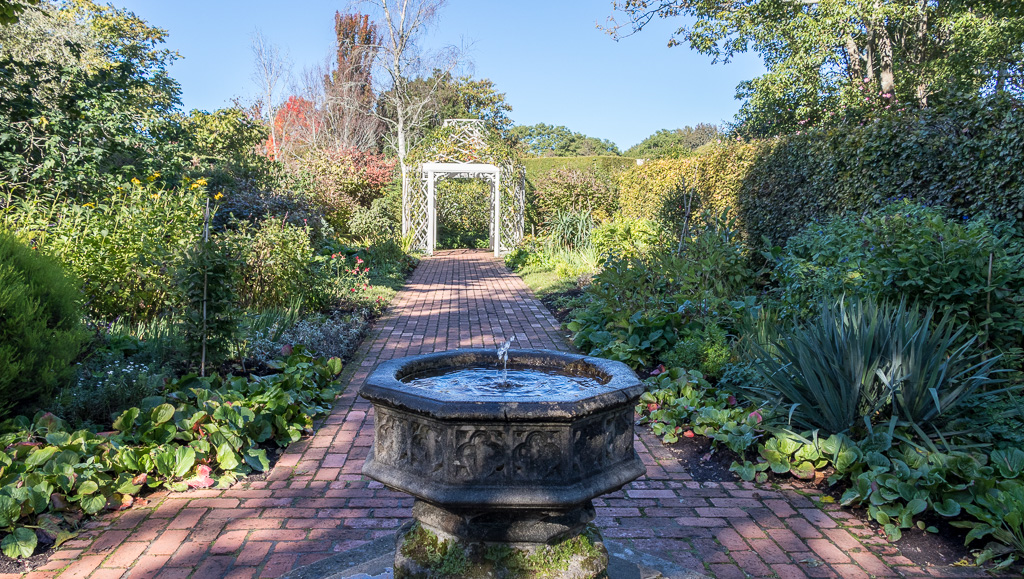 Fountain in the Hamilton Garden's English Garden